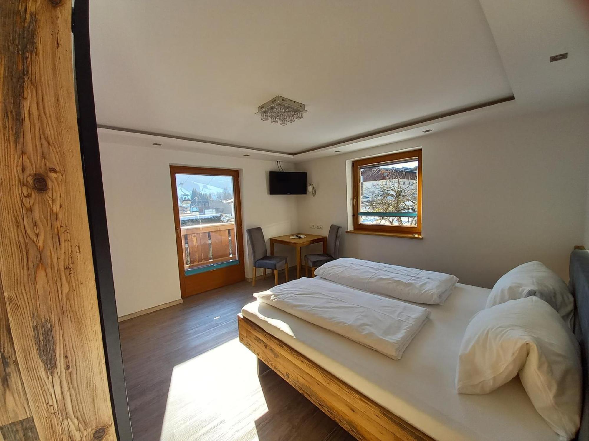 ホテル Haus Scharler, Talstation Neukirchen am Großvenediger エクステリア 写真