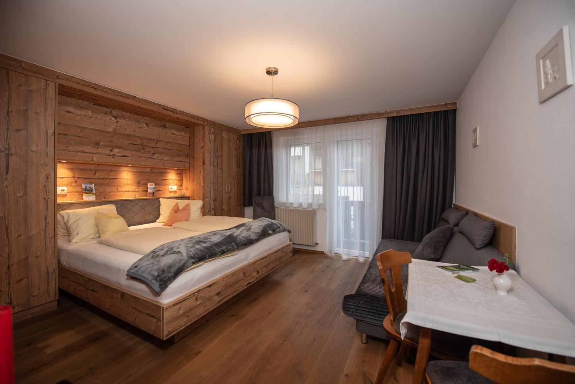 ホテル Haus Scharler, Talstation Neukirchen am Großvenediger エクステリア 写真
