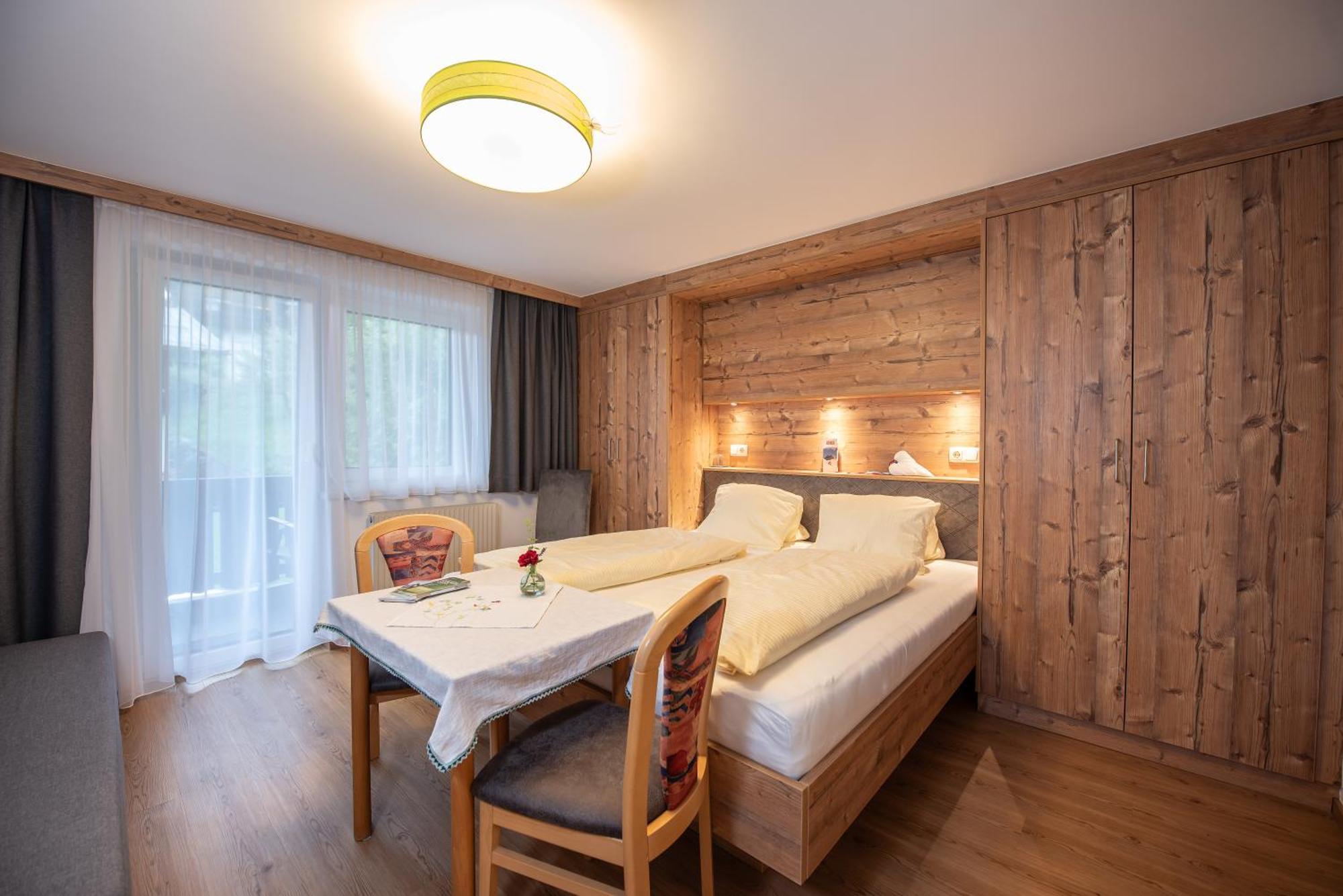 ホテル Haus Scharler, Talstation Neukirchen am Großvenediger エクステリア 写真