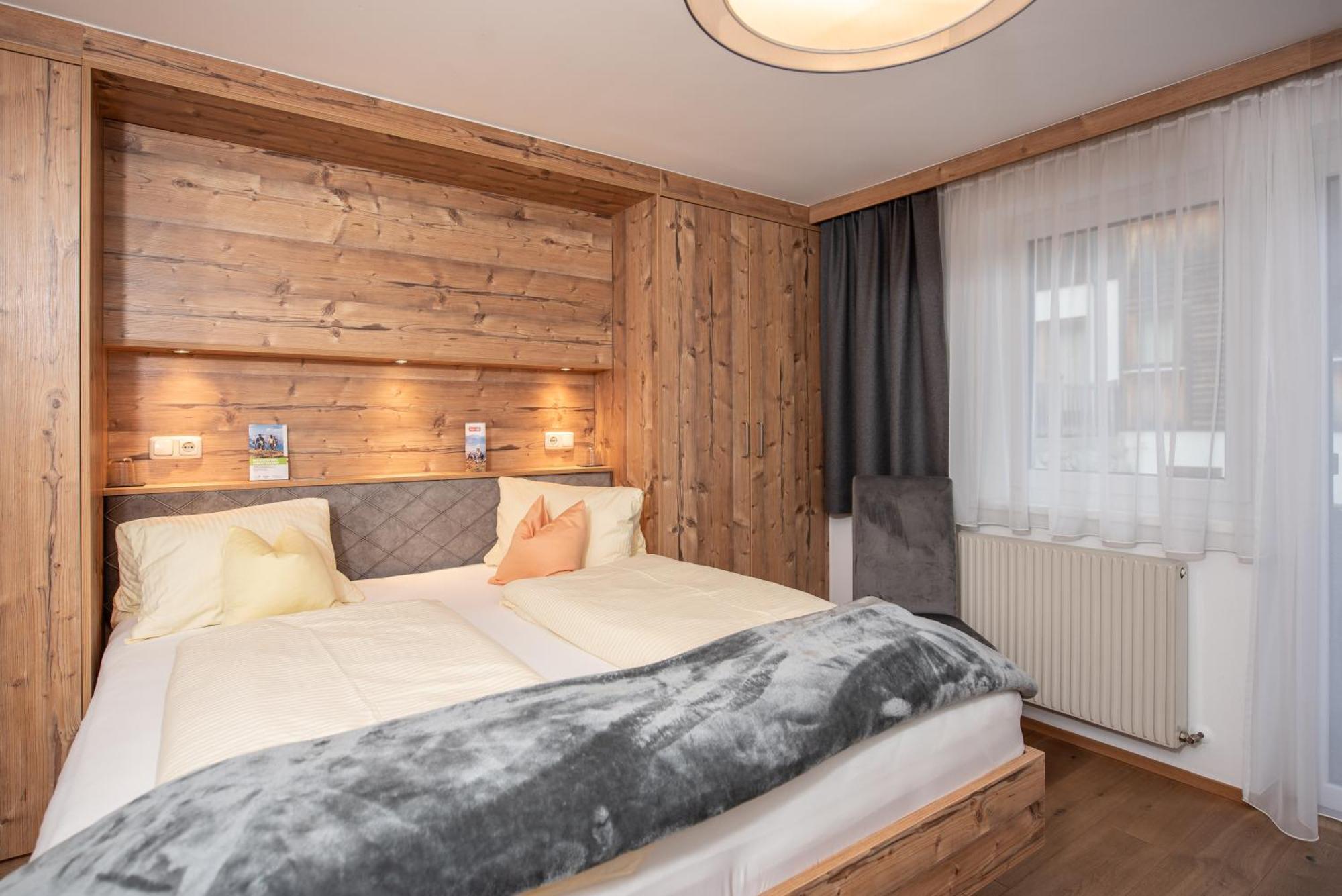 ホテル Haus Scharler, Talstation Neukirchen am Großvenediger エクステリア 写真