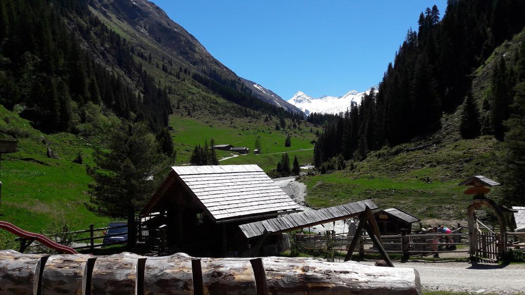 ホテル Haus Scharler, Talstation Neukirchen am Großvenediger エクステリア 写真